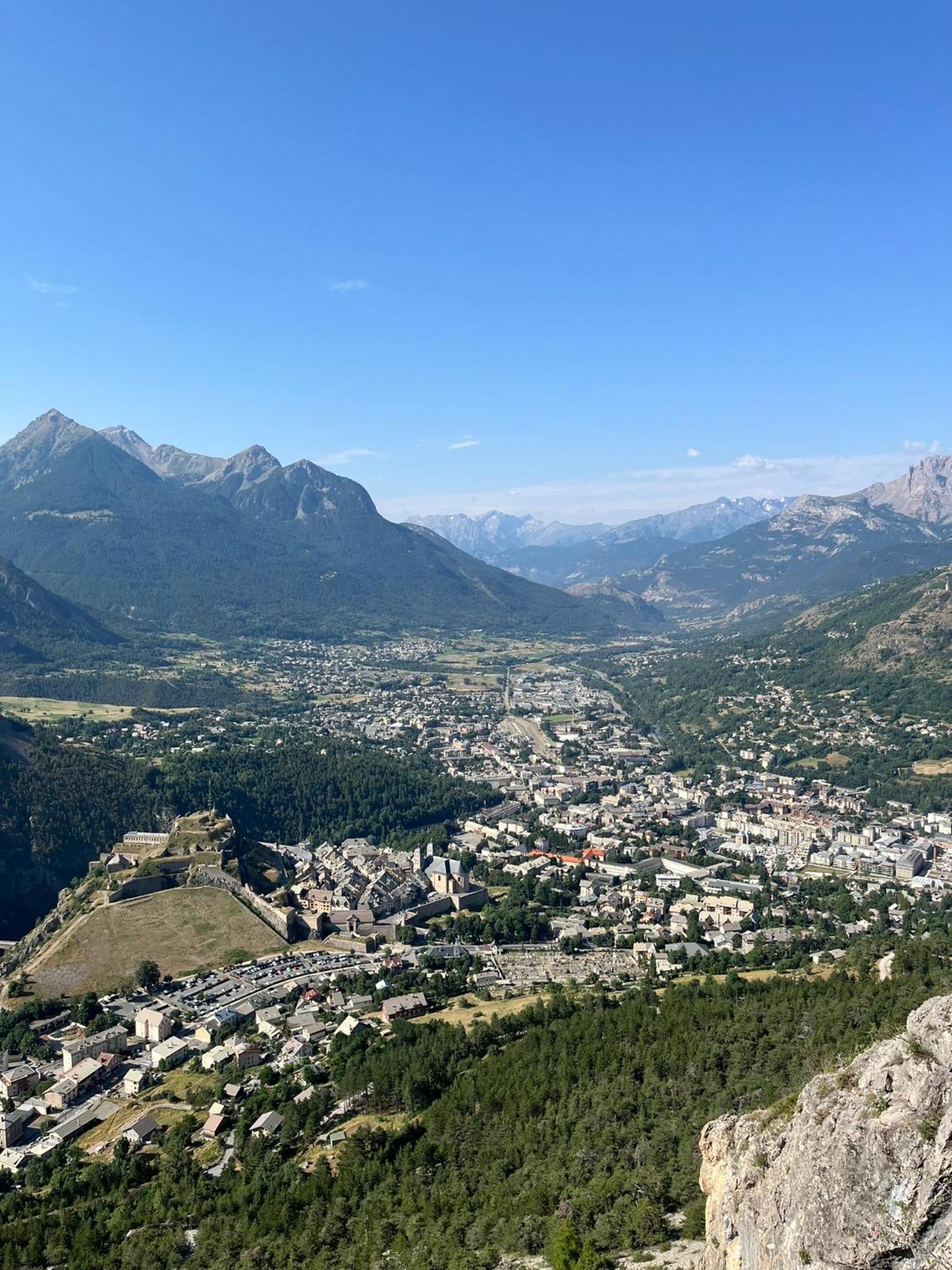 Spacieux Et Confortable - Centre Ville De Briancon - Serre-Chevalier - Garage Et Wifi Bagian luar foto